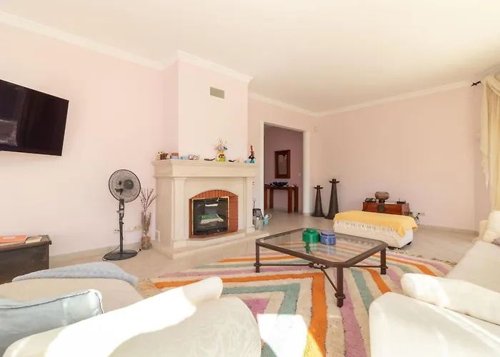 Tranquila Villa Carvoeiro (Lagoa)